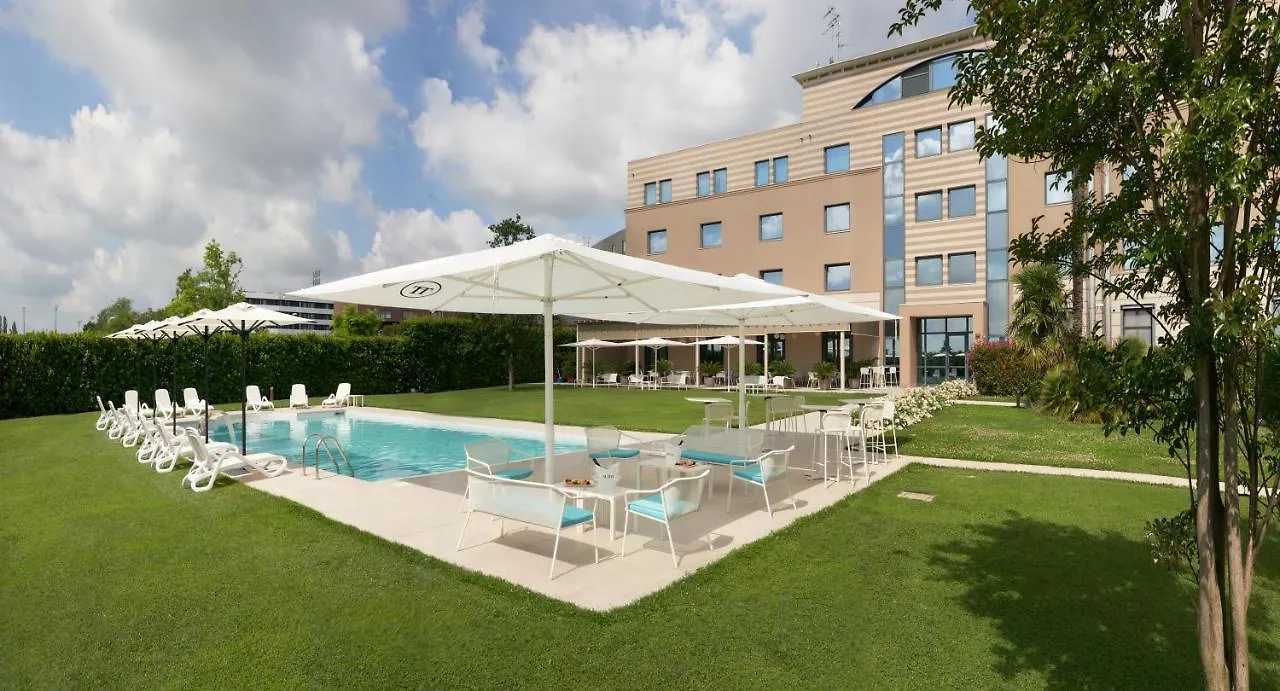 Hotel Omnia Noventa di Piave 4*,