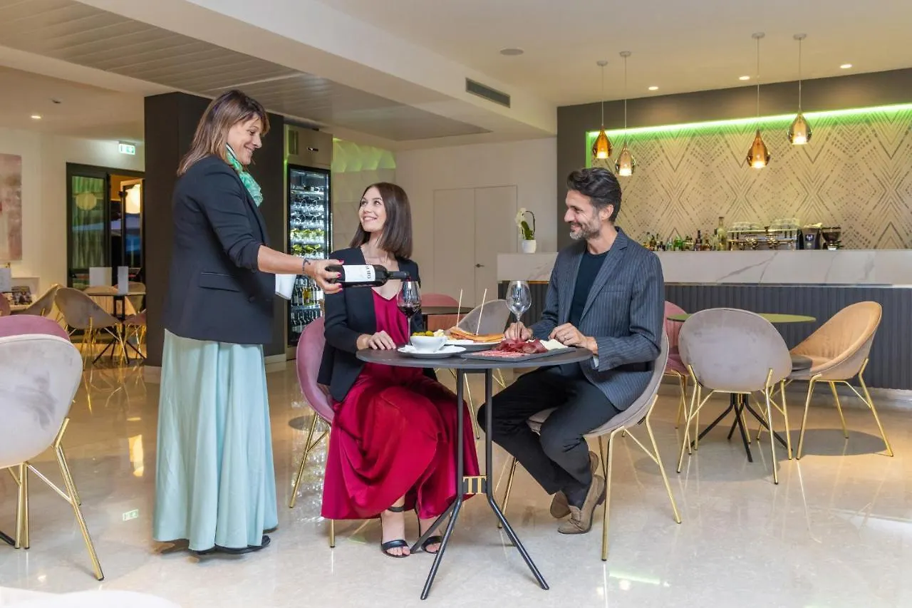 Hotel Omnia Noventa di Piave 4*,  Italy